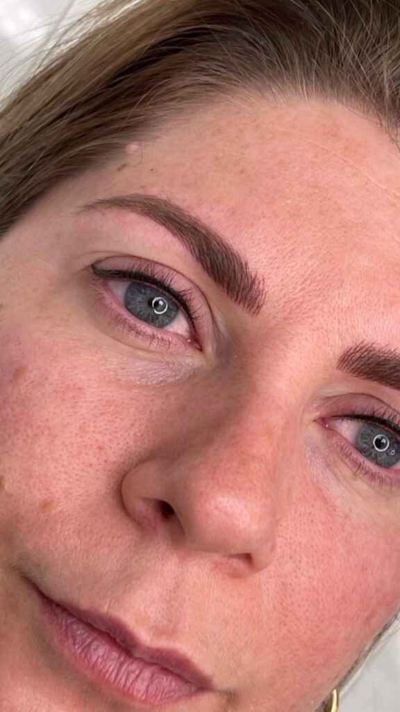 Permanent Eyeliner With Slight Wing Sian Dellar 